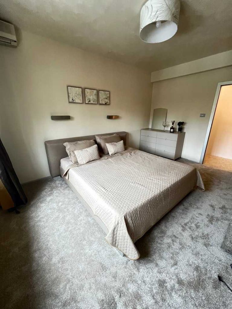 Дава се под наем Тристаен апартамент в София, Витоша - 135 кв.м за 1096.5 € - Снимка #5