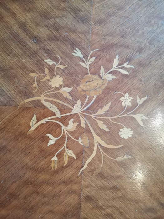 Artă -Masă Louis XV din lemn, extensibilă, decorată floral, înc sec XX