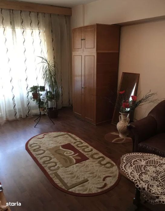 Apartament cu 3 camere de închiriat pacurari