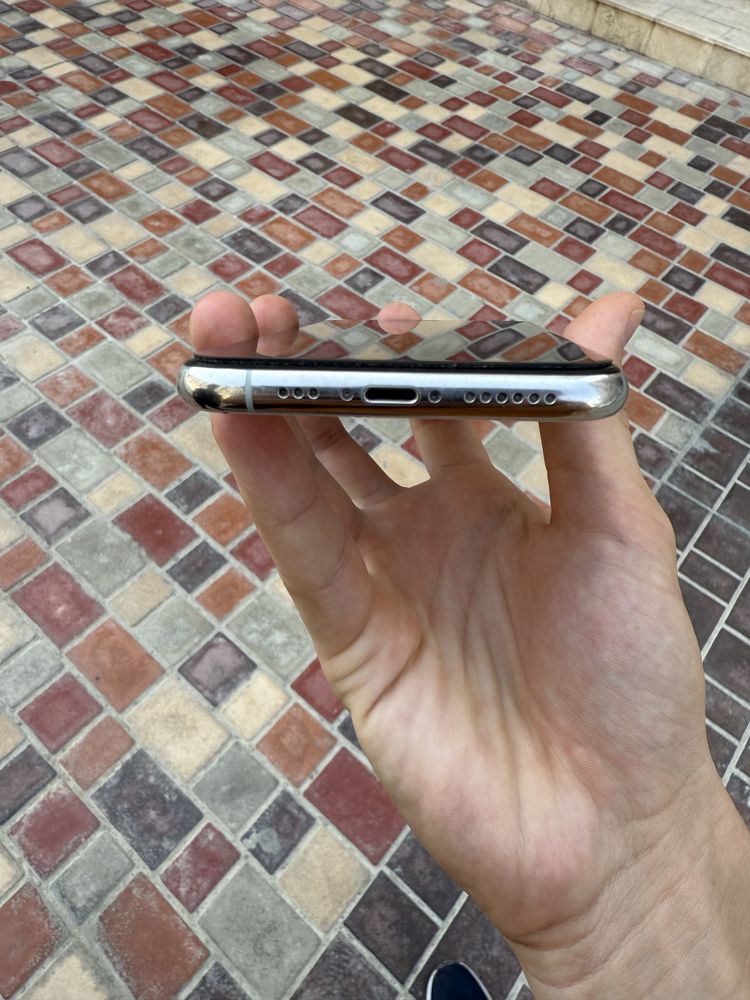 Iphone 11 pro 300$ ga sotiladi