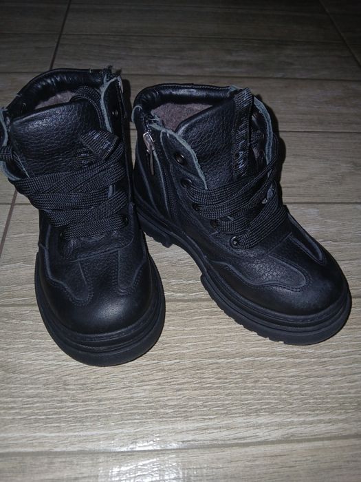 Продам детские сапоги.