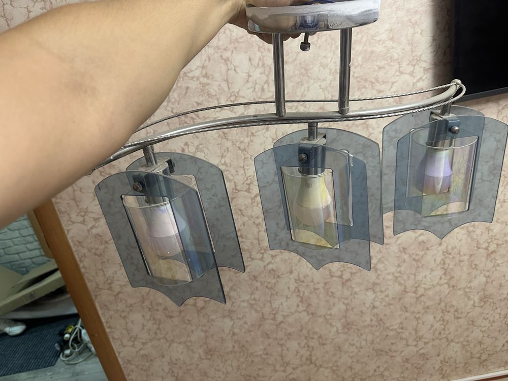 Продам люстру в отличном состоянии