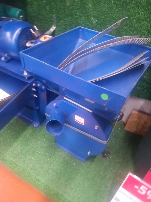 Vând mori de uruiala și mălai noi  micul fermier