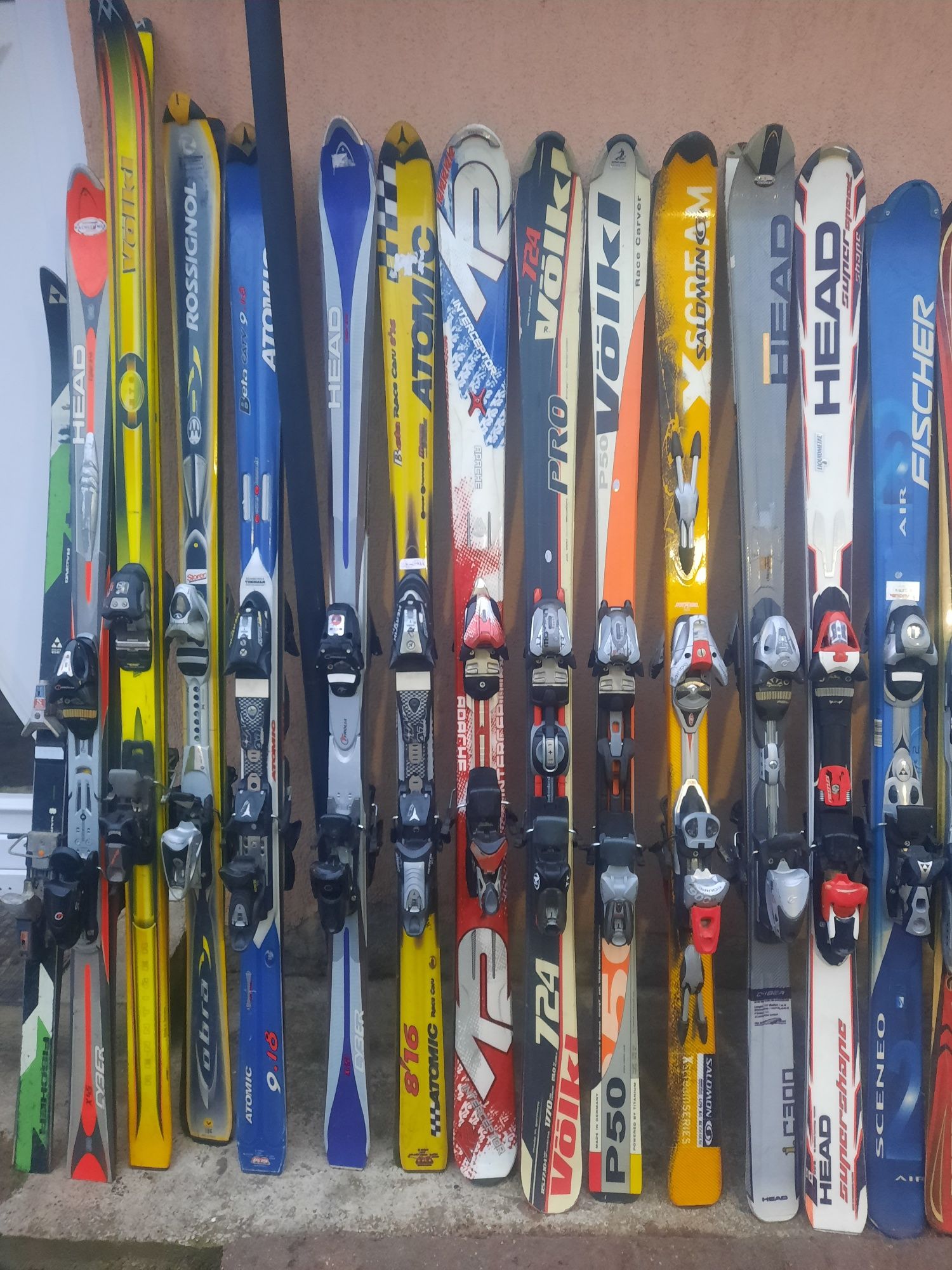 Ski sky skiuri schiuri