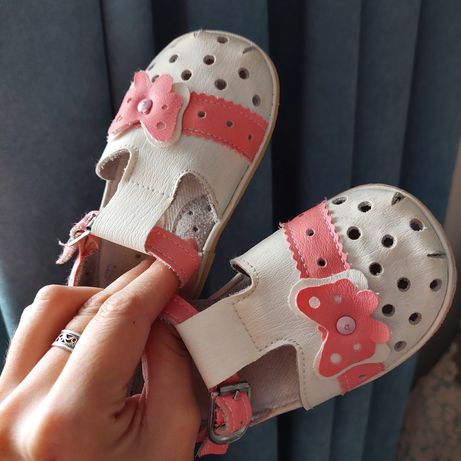 Продам сандалики для девочки