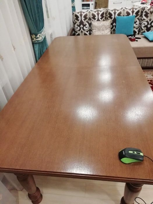 Продаю обеденный стол
