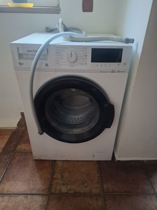 Vând Mașină de spălat cu uscător  8 kg , 5 uscare !!
