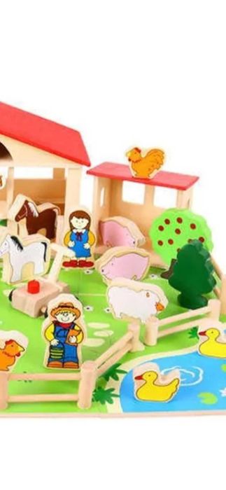 Ferma din lemn,cu diverse accesorii