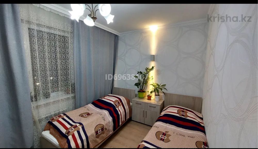 Продам шторы 2 штуки -по 2 метра каждая