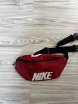 Nike червена чантичка