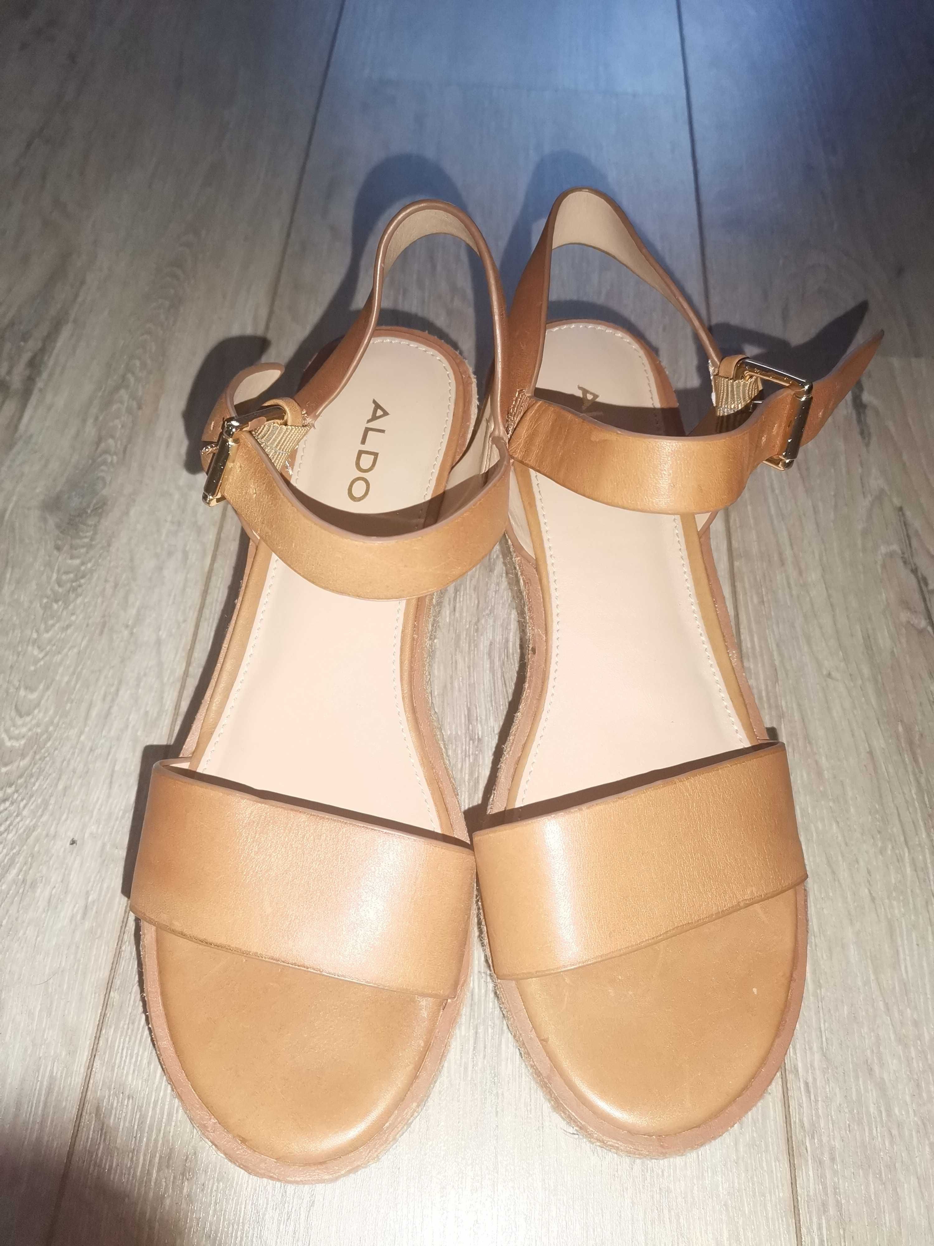 Сандали на платформа Aldo 36 номер! Само Еконт ползвам.