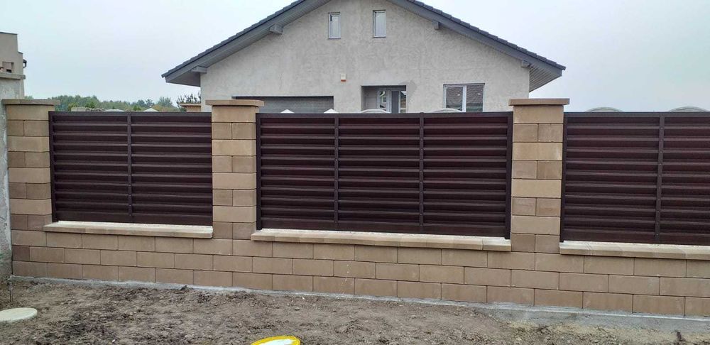 Garduri si porti din panou stil jaluzele si alte modele disponibile