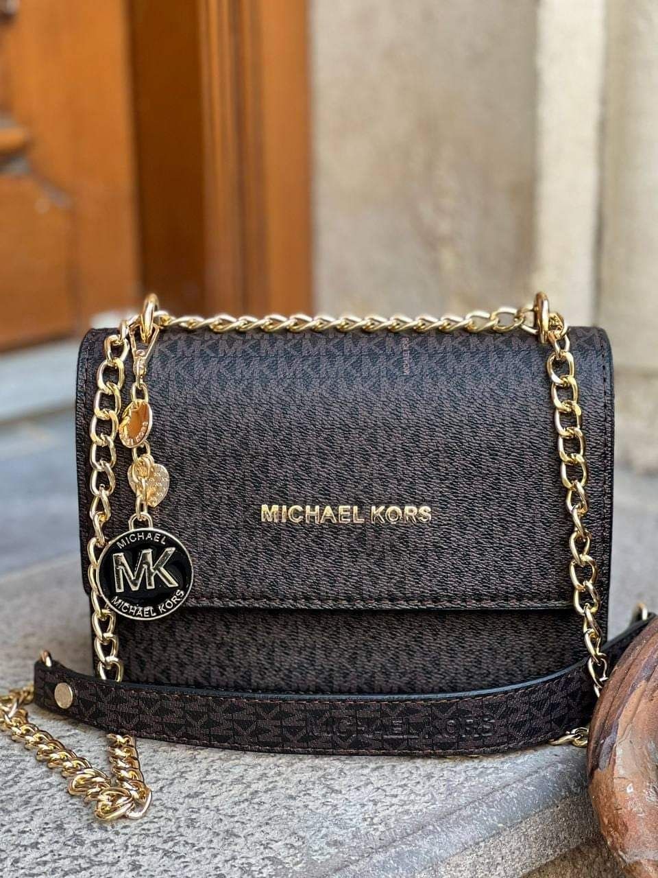 Geanta  Michael Kors mini,accesorii aurii/Italia, saculet, eticheta