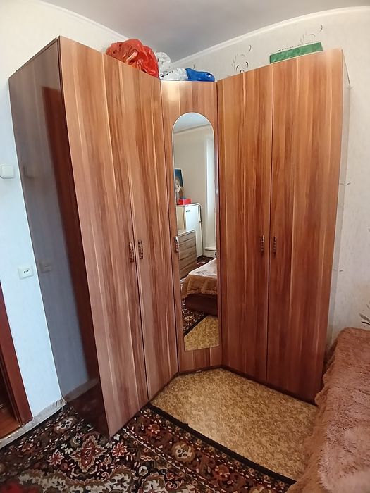 Продам угловой шкаф