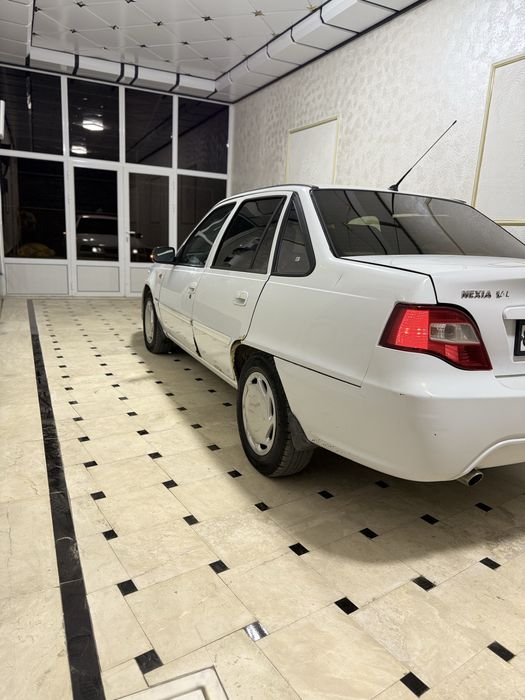 Nexia-2 DOHC 1.6 sotiladi. Lux konditsioner.