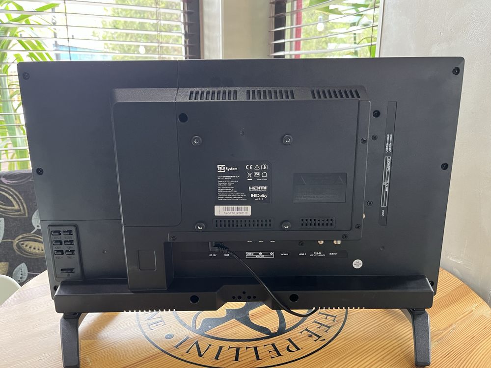 Smart slim FHD 22”