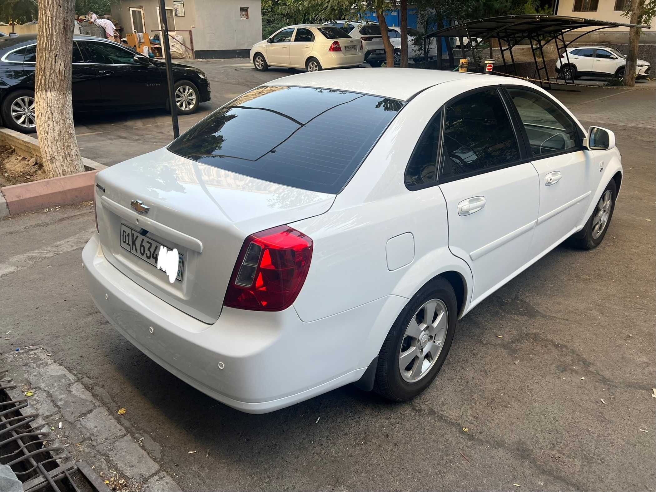 Gentra 1.5l - 2020 yil. 3poz. Holati zo'r. Orqasida kraska bor.