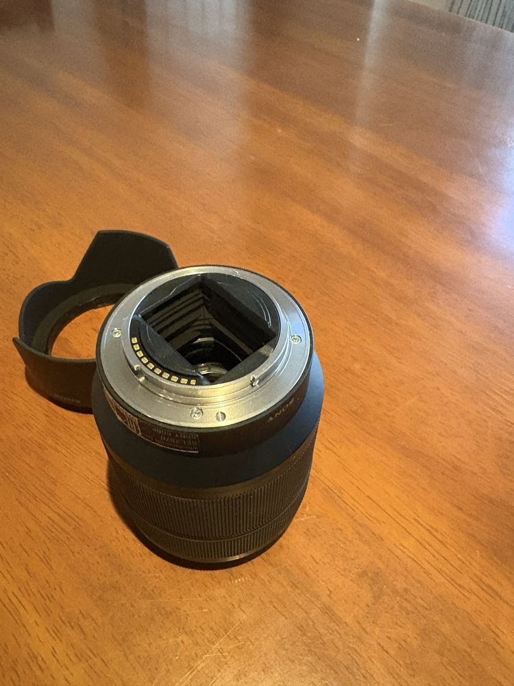 Обектив Sony FE 28-70mm f/3.5-5.6 OSS