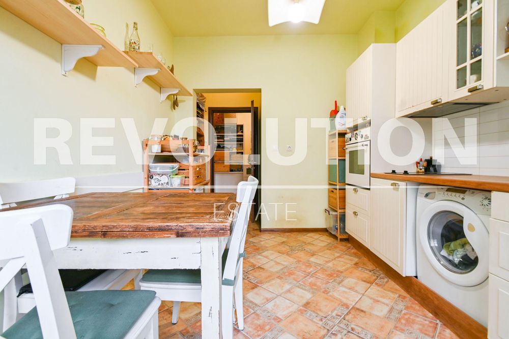 Продава се Двустаен апартамент в София, Център - 75 кв.м за 1836 €/кв.м - Снимка #2