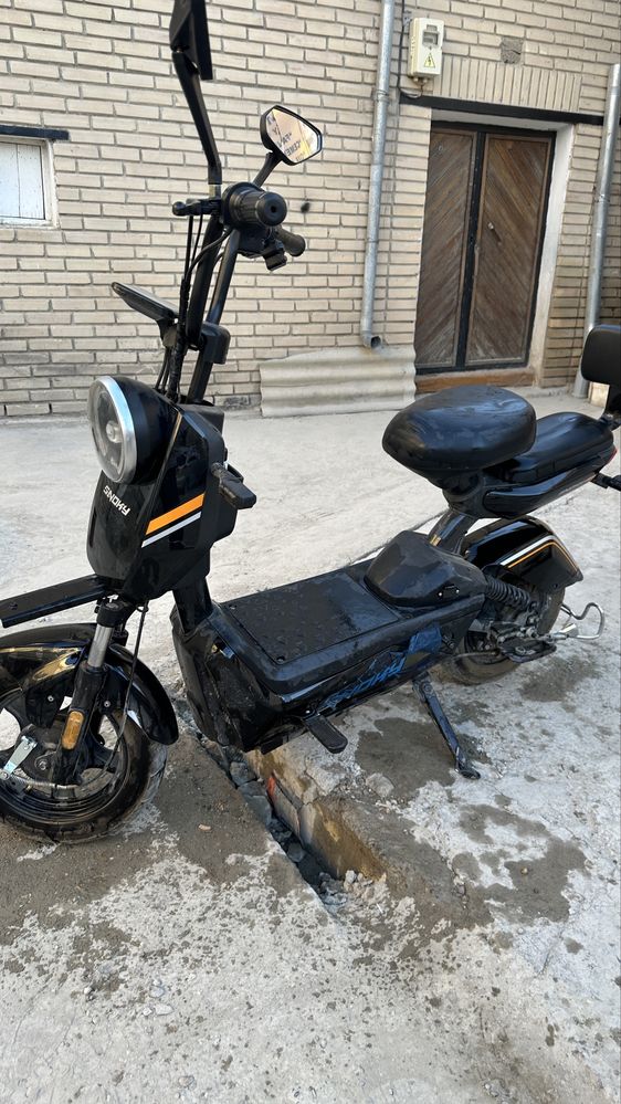 Skuter snoky 4 ta bor xolati yangi