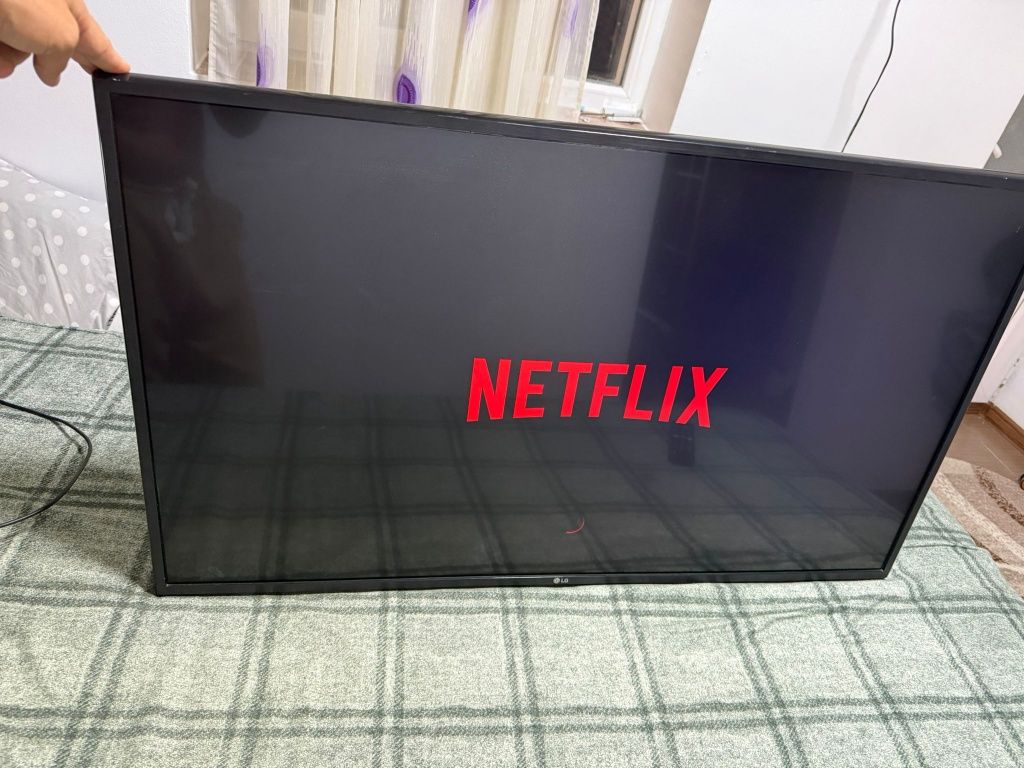 Vând smart TV LG