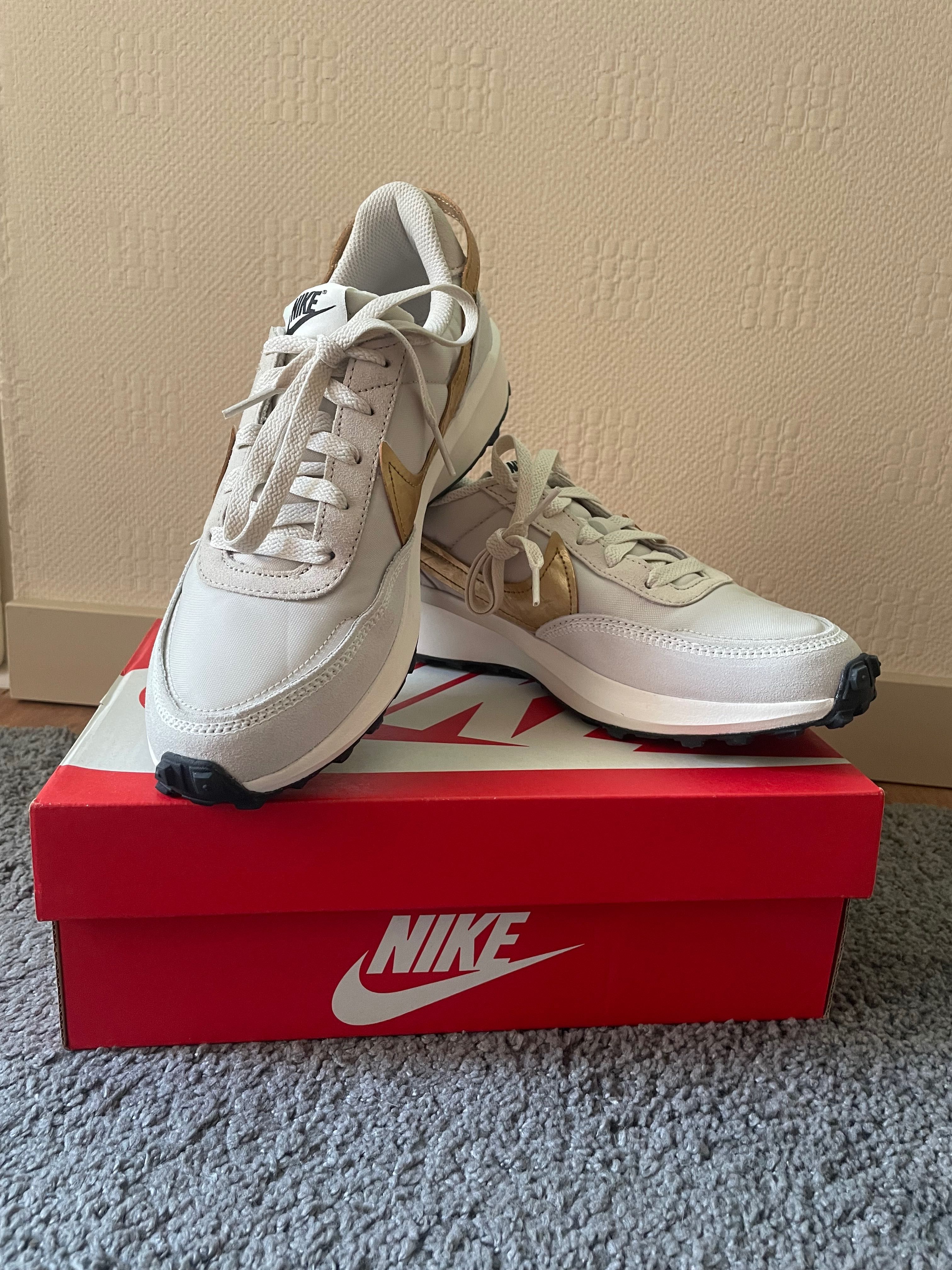 обувки nike waffle debut