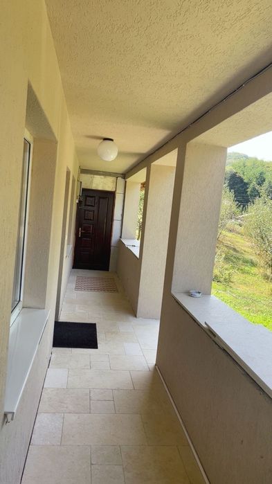 Vand casa zona deal-munte