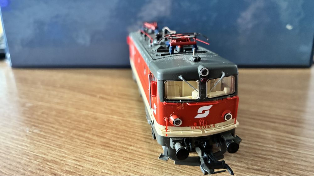 Lcomotiva Roco OBB 1043 CFR 040 HO