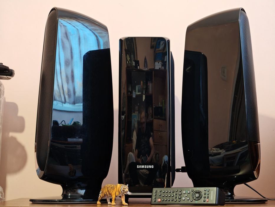 Samsung RTS-HE10. A/V system 2.1. O realizare de top. Preț fix !