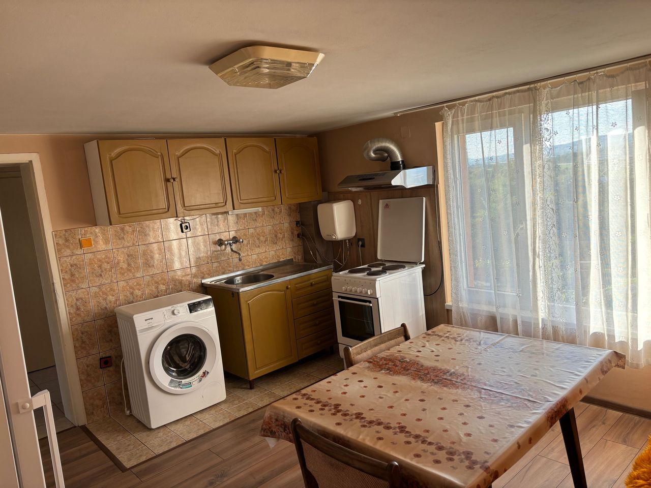 Дава се под наем Етаж от къща в София, Кубратово - 75 кв.м за 280.5 € - Снимка #3