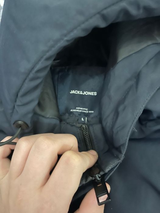 Продавам яке ветрофка