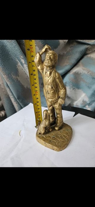 Statueta batran și caine din bronz