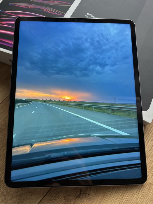 Apple iPad Pro 12.9" (2022) 6th Gen, 128GB, Wi-Fi, Space Grey