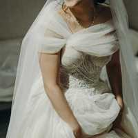 Элегантное и счастливое свадебное платье