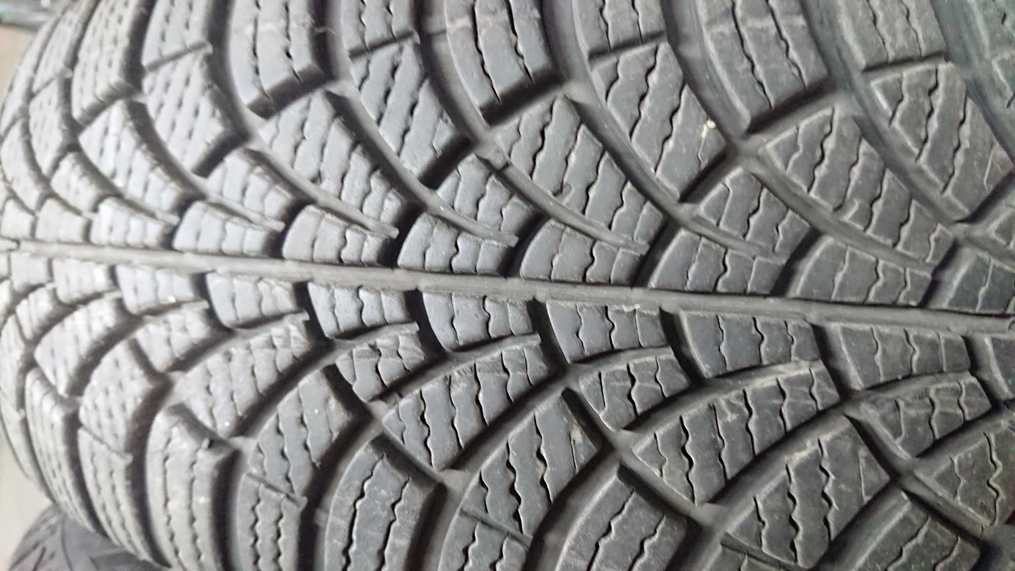 ЗИМНИ гуми 2 бр. GOODYEAR ULTRAGRIP 9 185-65-R15 88T DOT2218