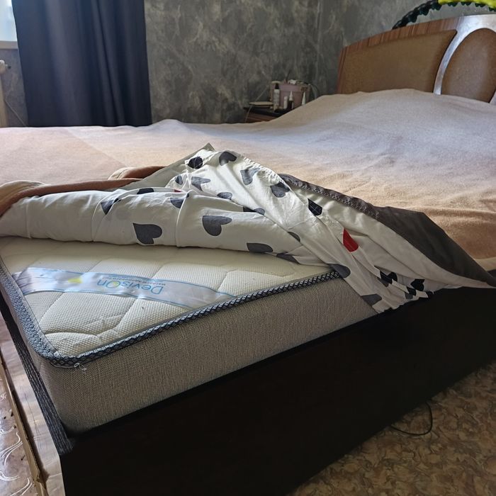 Продаётся кровать с матрасом