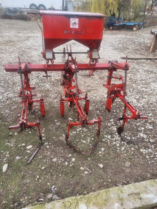Cultivator cu 3 sectii