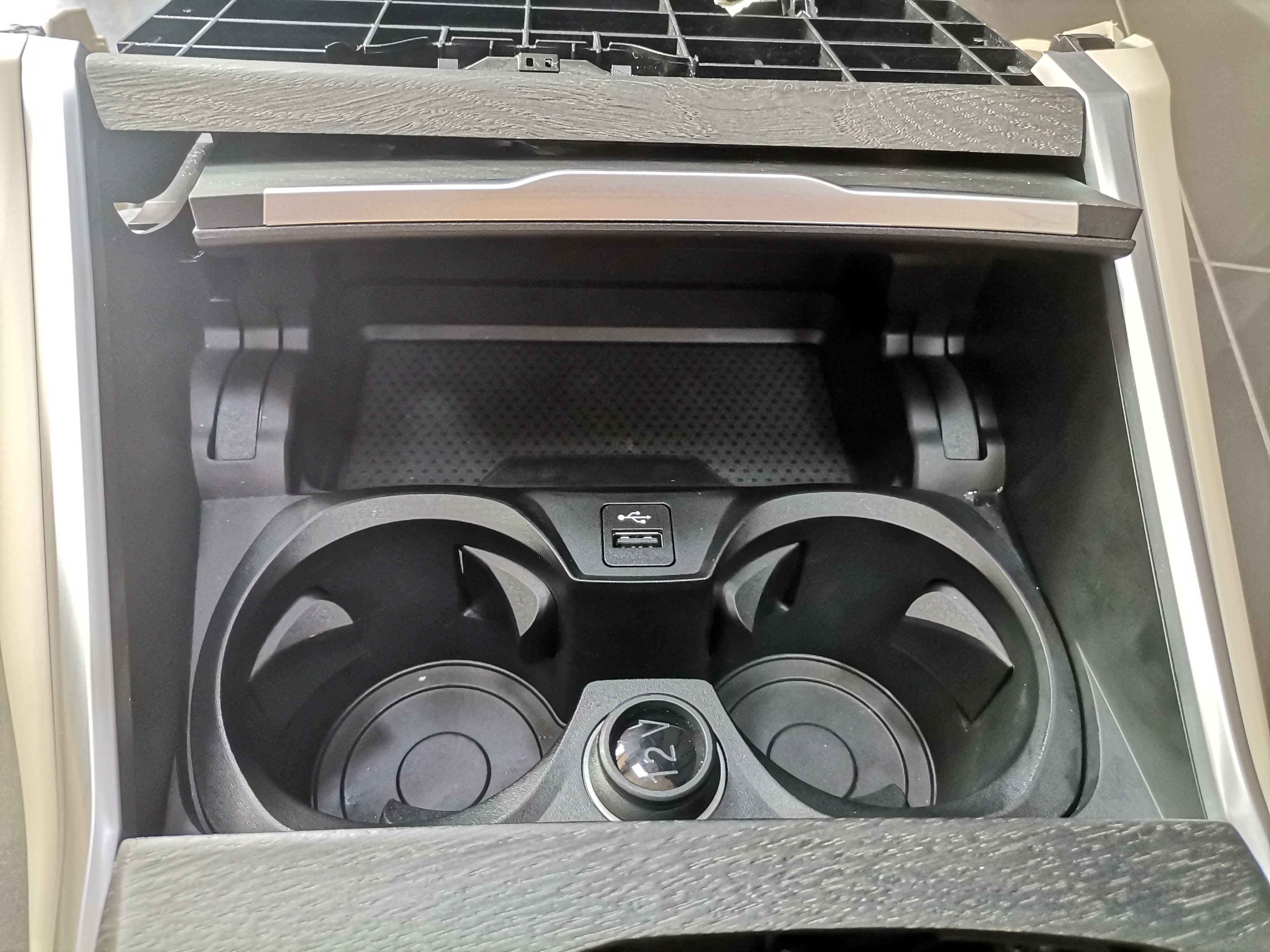 Централна Конзола BMW G20 G21 G22 G23 G26 G26 I4 Canberra Beige