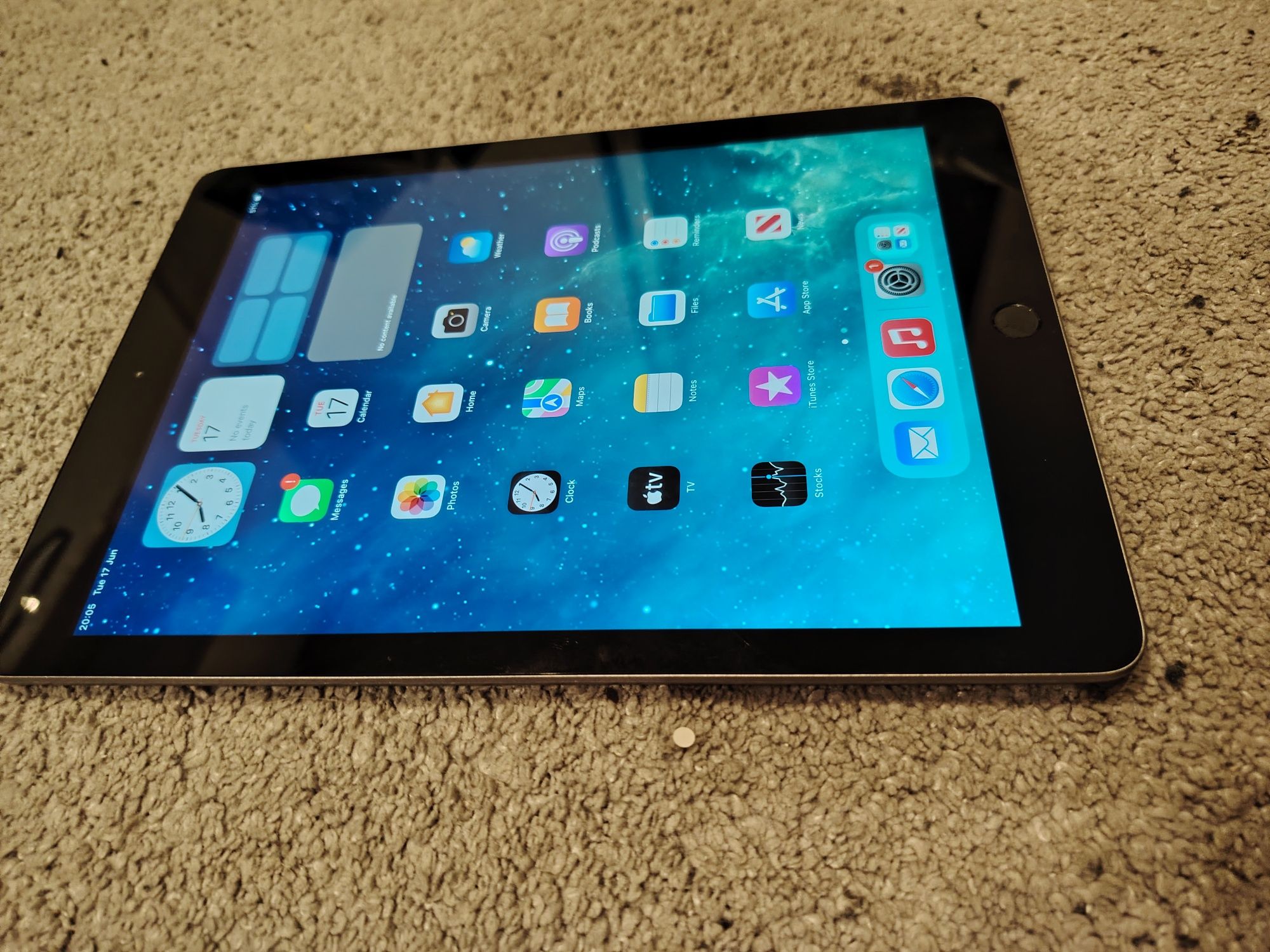 Tableta iPad Gen. 5 IOS 4G (Cartela Sim) 16.7.8 Display Original