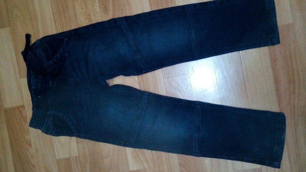 Дънки и тениска и яке