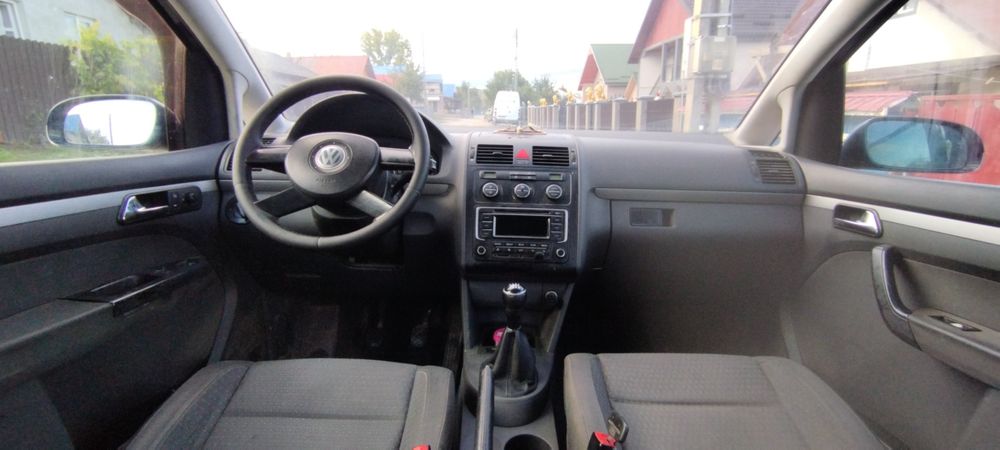 Vând Touran preț 2.800€