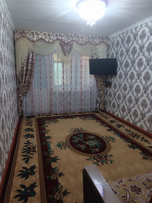 Zarafshondan 2 xonalik 1 etajdan 3 mikrarayondan uy sotiladi