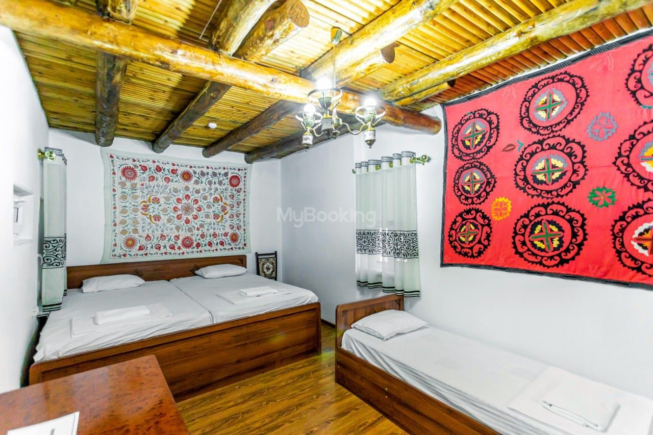 Arzon hotel. Labi hovuz yonida joylashgan 18-asr Carvon Saroyi