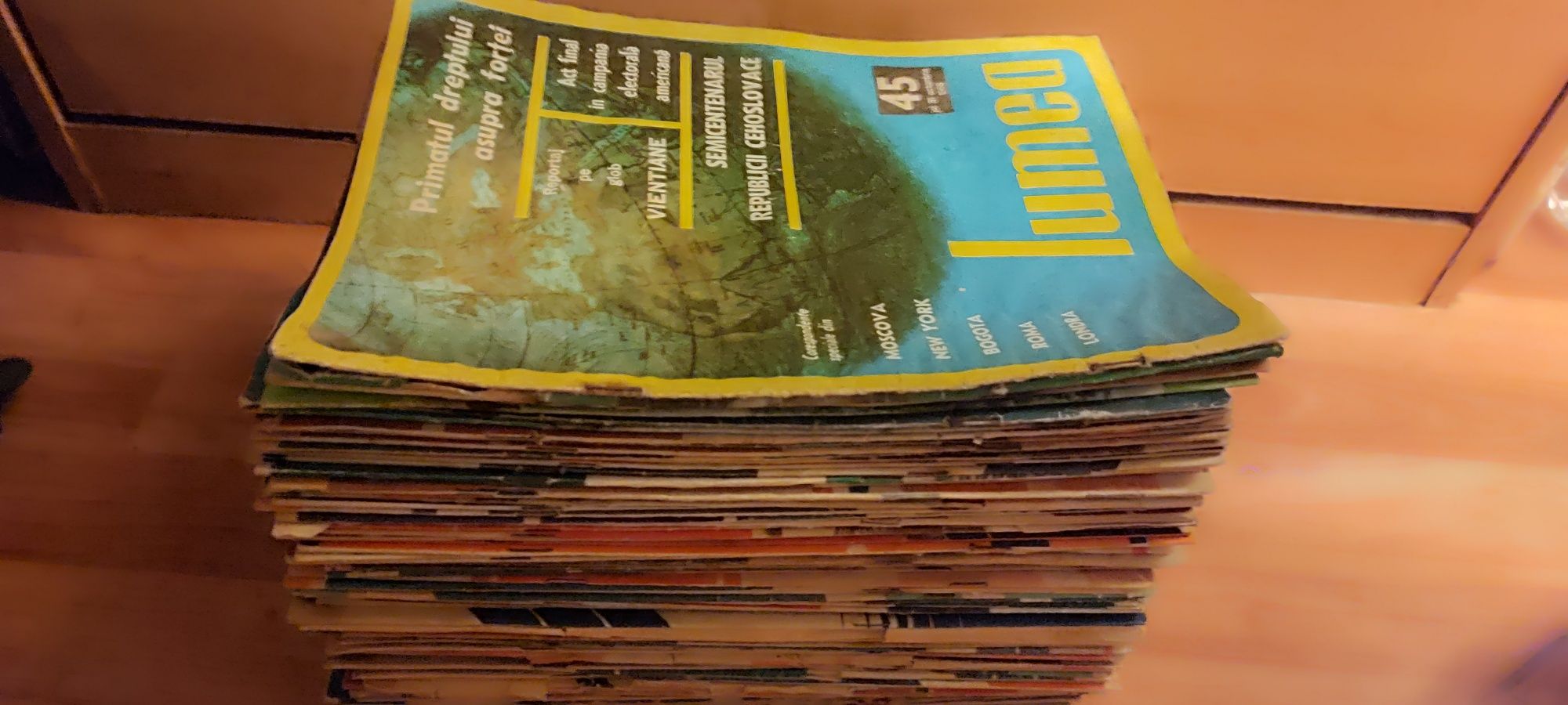 Revista Lumea 96 buc = 80 lei pachet complet , anii  1968 - 1990