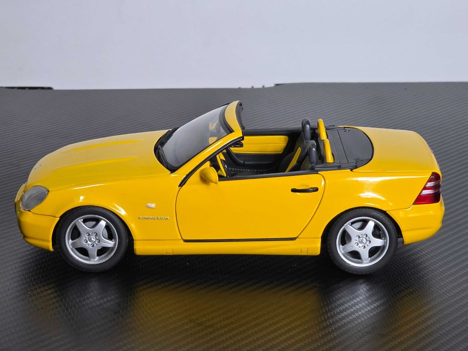 Macheta Auto 1/18 UT Models Mercedes Benz SLK AMG