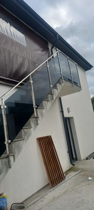 Balustrade din inox , sticla , otel .
