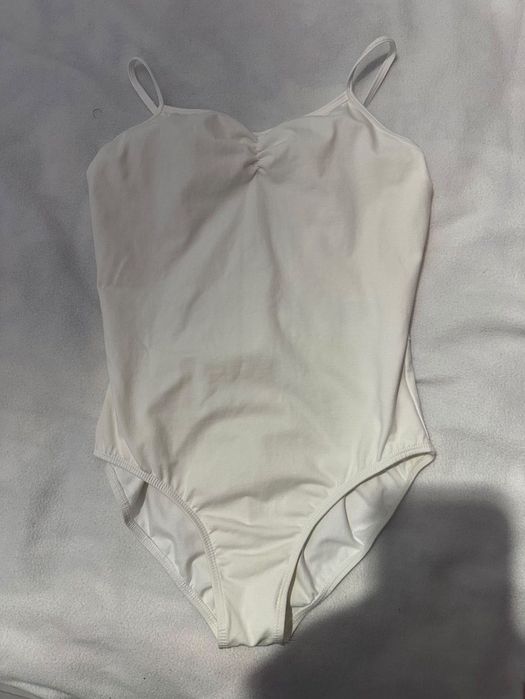 Бяло Балетно трико, чисто ново, не е носено.