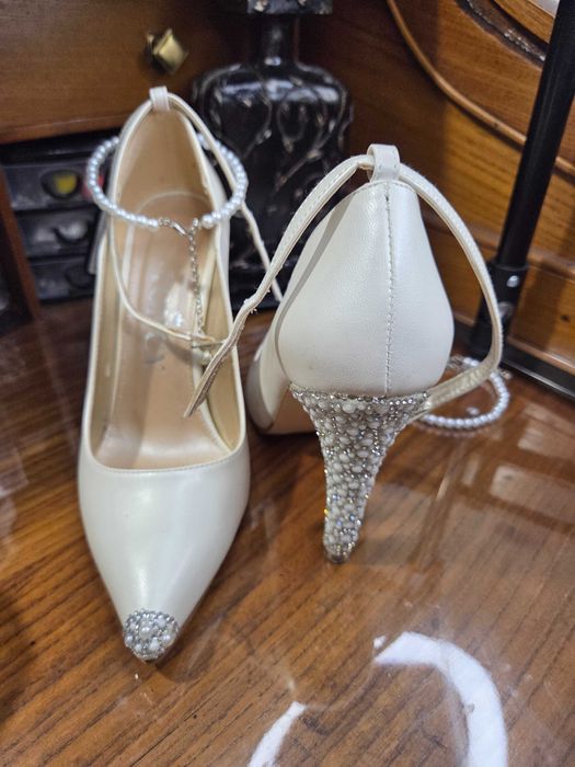 Обувки Yoncy с ръчно направени инкрустации