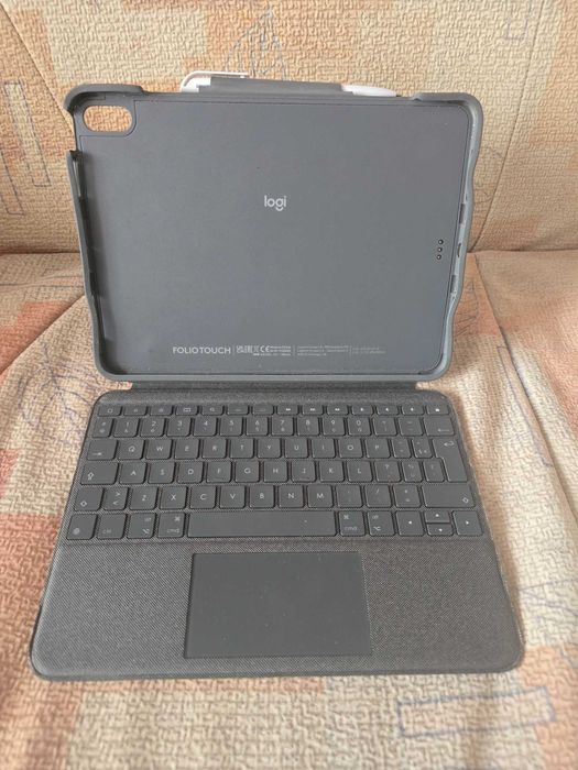 Husa Logitech FolioTouch - iPad Air Pro (4th & 5th gen) 11"