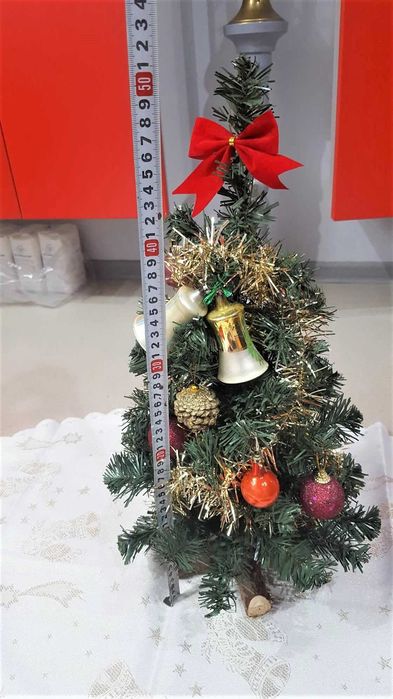 Покривка + елха + украса за Коледа